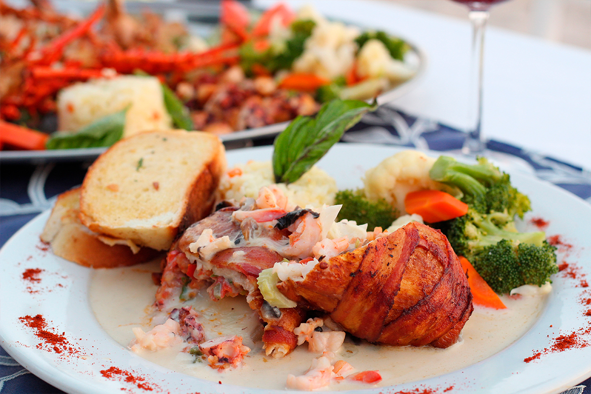 Filete relleno de camarones el coral punta de mita